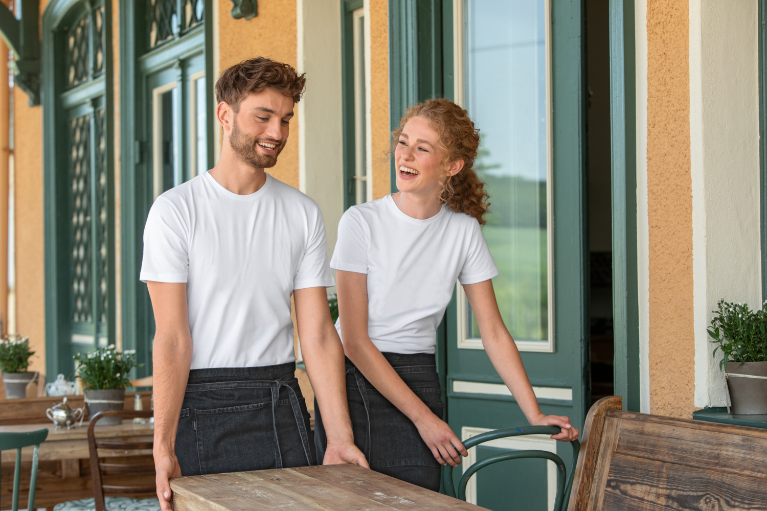 Tricou Damen Jobeline Malme cu Maneca Scurta, Croiala Regular Fit din Jersey Bumbac Elastan, Cu Gat Rotunda si Spate Prelungit pentru Horeca