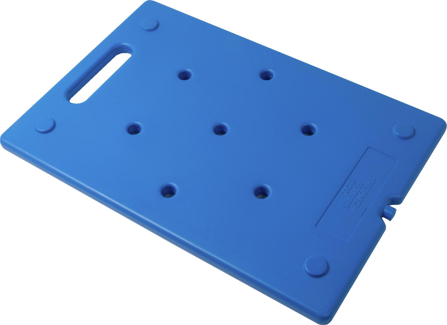 Thermo Future Box Barth GmbH – Thermo Future Box Cold pack for allround box Kühl-Akku für Allroundbox Cold pack for allround box; 60x40x2.5 cm (LxWxH); blue Kühl-Akku für Allroundbox; 60x40x2.5 cm (LxBxH); blau GN cold pack with polyethylene carrying handle. Cooling accumulator with cold-generating liquid for long-lasting cooling capacity (-12°C frozen for fish, meat). The eutectic cooling gel is glycol-free, ready for use by cooling in the freezer. It is recommended to place the cold pack in the freezer (-18°C) for 24 hours. The cold pack meets all the criteria required for use in connection with food. Easy to clean and suitable for dishwasher up to 85°C. GN-Kühl-Akku mit Tragegriff aus Polyethylen. Kühl-Akku mit kälteerzeugender Flüssigkeit für lang andauernde Kälteleistung (-12 °C gefroren für Fisch, Fleisch). Das eutektische Kühlgel ist glykolfrei, Einsatzbereit durch Kühlen im Gefrierschrank. Es wird empfohlen, den Kühl-Akku 24 Stunden in den Tiefkühlschrank/Gefriertruhe (-18°C) zu legen. Der Kühl-Akku erfüllt alle Kriterien, die für eine Verwendung in Zusammenhang mit Lebensmitteln erforderlich sind. Leicht zu reinigen und spülmaschinengeeignet bis 85°C.
