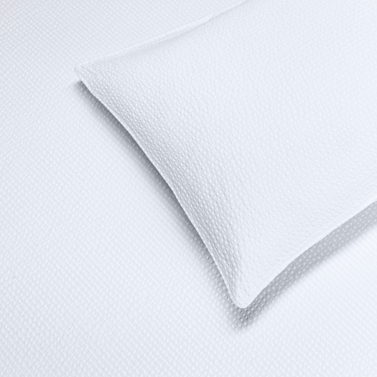 ERWIN M. Avellino Pillowcase 100% Cotton Woven Seersucker Non-Iron Breathable Temperature-Regulating Skin-Friendly Hotel Fastening, White