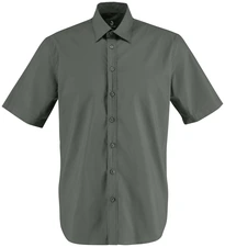 JOBELINE LUSINI Solutions GmbH Men's shirt Porter short sleeve Herren Hemd Porter Kurzarm Men's shirt Porter short sleeve; Size 45/46; dark-grey Herren Hemd Porter Kurzarm; Kleidergröße 45/46; dunkelgrau 67 % cotton, 33 % polyester. 30°C wash. Classic, short-sleeved men's shirt with visible button placket and Kent collar. With a slightly tapered back for a perfect fit. Extra-long back and rounded hem. Particularly easy-care and easy-iron thanks to the polyester content. Regular fit. Back length: 79 cm in size 39/40. 67 % Baumwolle, 33 % Polyester. 30°-Wäsche. Klassisches, kurzärmliges Herrenhemd mit sichtbarer Knopfleiste und Kentkragen. Mit einer leichten Taillierung im Rücken für eine perfekte Passform. Extra lange Rückenlänge und abgerundeter Saum. Dank Polyesteranteil besonders pflege- und bügelleicht. Regular fit. Rückenlänge: 79 cm in Gr. 39/40