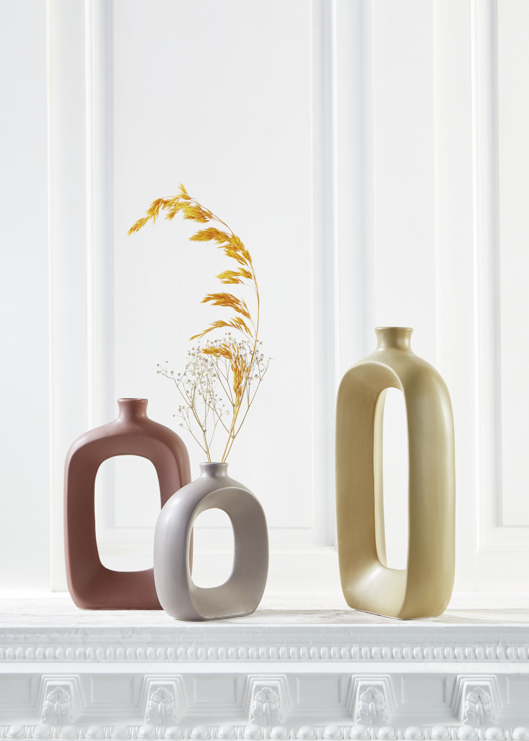 VEGA Esila Ceramic Decorative Vase, Grey, 16 cm, Modern Hollow Donut Shape, Waterproof and Dishwasher Safe, for Dried Flowers or Home Decor