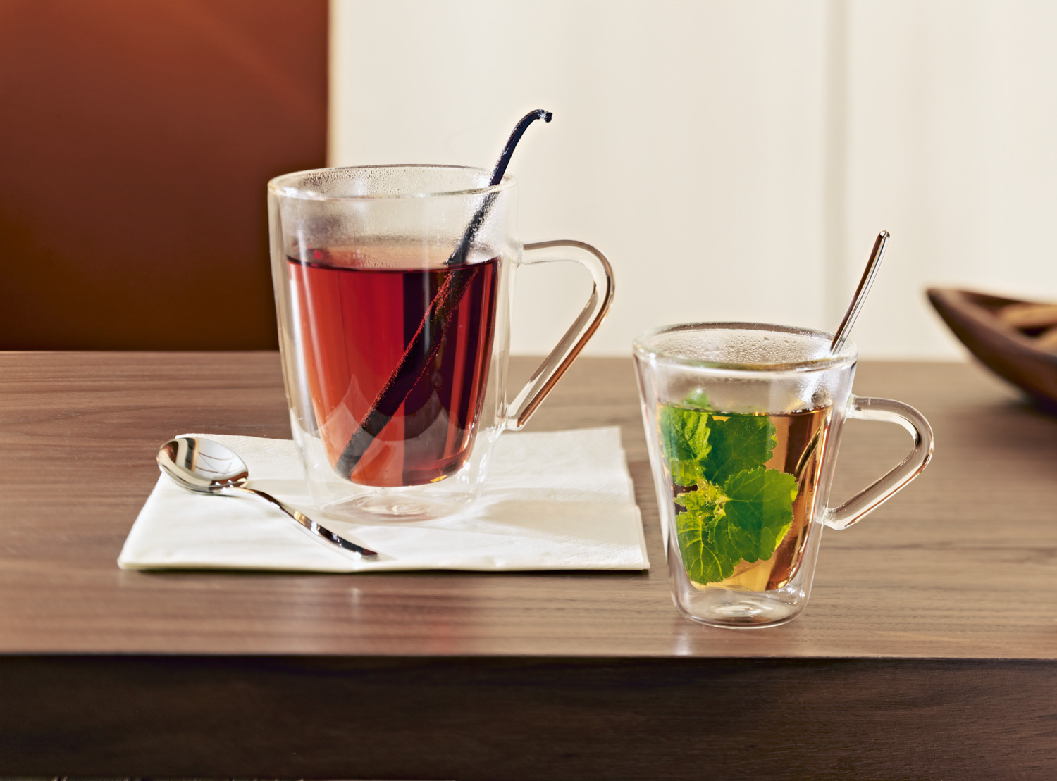 Set de 2 piese Cesti de ceai din sticla borosilicate cu perete dublu VEGA Dila, 320ml, cu maner, izolatie vacuum, rezistente la caldura, transparente
