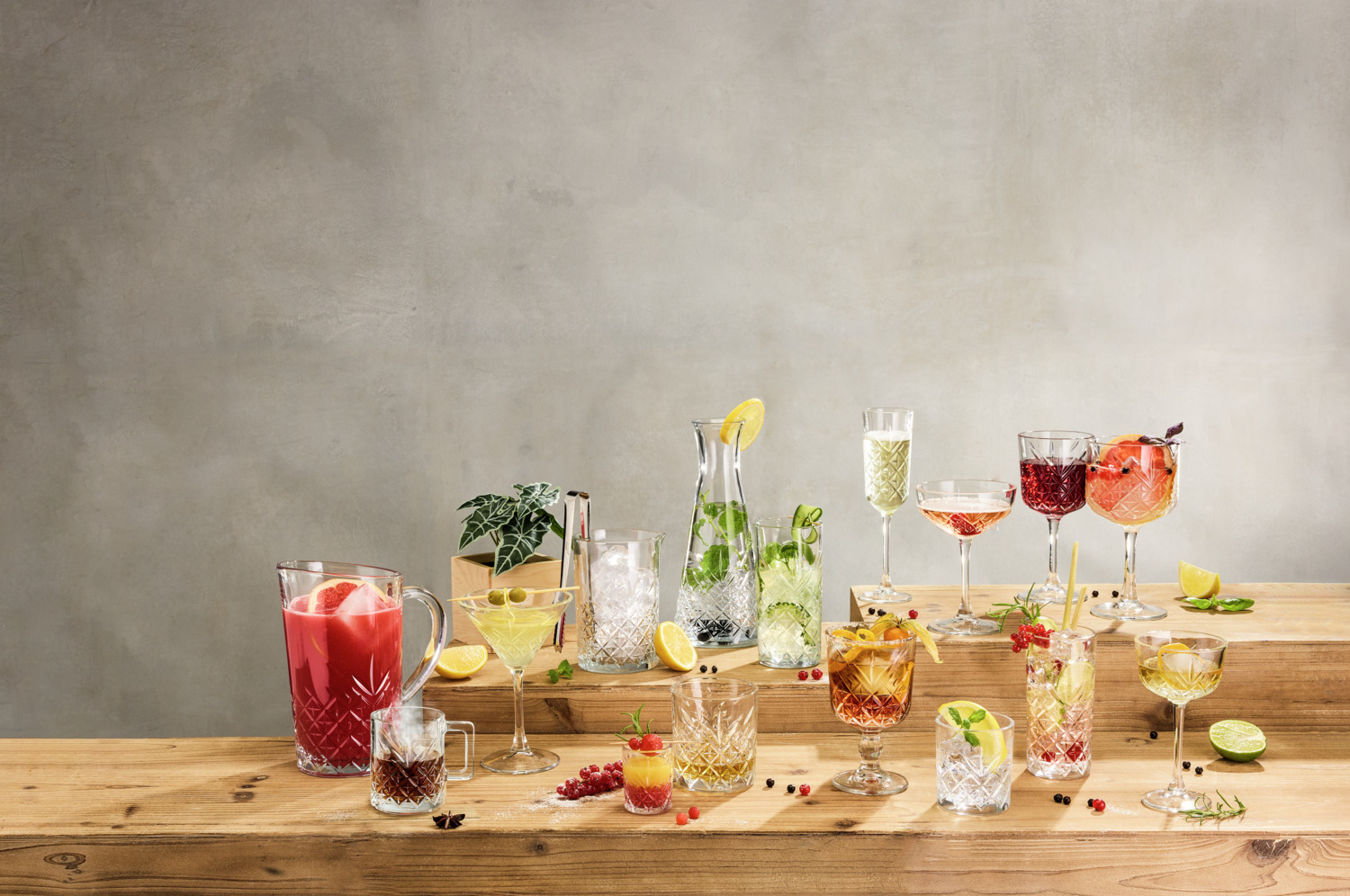 Pahar de Cocktail Pasabahce Timeless, 260 ml, Inaltime 134 mm, Diametru 80 mm, Sticla Temperata Transparenta cu Model Relievat, Rezistent la Masina de Spalat Vase
