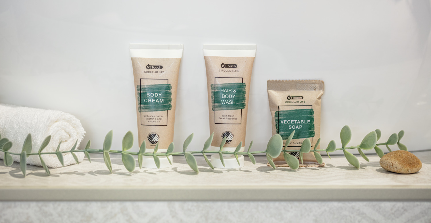 Set de 3 piese V-Touch Circular Life Cosmetice Hotel, Crema de Corp Vegan, Gel de Dus si Sampon, Sapun Vegetal, Nordic Swan Ecolabel