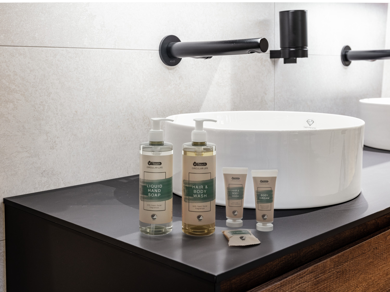 Set de 3 piese V-Touch Circular Life Cosmetice Hotel, Crema de Corp Vegan, Gel de Dus si Sampon, Sapun Vegetal, Nordic Swan Ecolabel