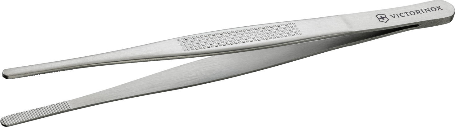 Victorinox Victorinox AG Cooking tongs straight 16 cm Kochpinzette gerade 16 cm Cooking tongs straight 16 cm; 16x1 cm (LxW); silver Kochpinzette gerade 16 cm; 16x1 cm (LxB); silber The Victorinox straight cooking tweezers are medium-sized precision tweezers, 16 cm in length, and ideal for precise work in the kitchen and catering industry. They offer a balanced combination of control, reach and sensitivity – perfect for plating up, garnishing and positioning delicate ingredients. Made from stainless steel, these tongs impress with their sturdiness, hygiene and long service life. The precise tips allow you to grip herbs, microgreens, edible flowers or delicate decorations securely without damaging them. The straight design ensures direct, controlled handling with a clear view of the plate or work surface. This makes the tweezers ideal for professional kitchens as well as for ambitious home cooks. Product features: * Straight stainless steel cooking tweezers * Medium size: 16 cm long * Precision tips for accurate work * Ideal for plating up and garnishing * For the kitchen, catering and food styling * Hygienic and durable * Dishwasher-safe Die Victorinox Kochpinzette gerade ist eine mittelgroße Präzisionspinzette mit 16 cm Länge und ideal für präzise Arbeiten in Küche und Gastronomie. Sie bietet eine ausgewogene Kombination aus Kontrolle, Reichweite und Feinfühligkeit – perfekt zum Anrichten, Garnieren und Platzieren empfindlicher Zutaten. Gefertigt aus rostfreiem Edelstahl überzeugt die Pinzette durch Stabilität, Hygiene und lange Lebensdauer. Die präzisen Spitzen ermöglichen das sichere Greifen von Kräutern, Microgreens, essbaren Blüten oder feinen Dekorationen, ohne diese zu beschädigen. Die gerade Form sorgt für direktes, kontrolliertes Arbeiten mit klarer Sicht auf den Teller oder die Arbeitsfläche. Damit eignet sich die Pinzette ideal für professionelle Küchen ebenso wie für ambitionierte Hobbyköche. Produkteigenschaften: * Gerade Kochpinzette aus Edelstahl * Mittelgroß: 16 cm Länge * Präzisionsspitzen für exaktes Arbeiten * Ideal zum Anrichten und Garnieren * Für Küche, Gastronomie und Food Styling * Hygienisch und langlebig * Spülmaschinengeeignet