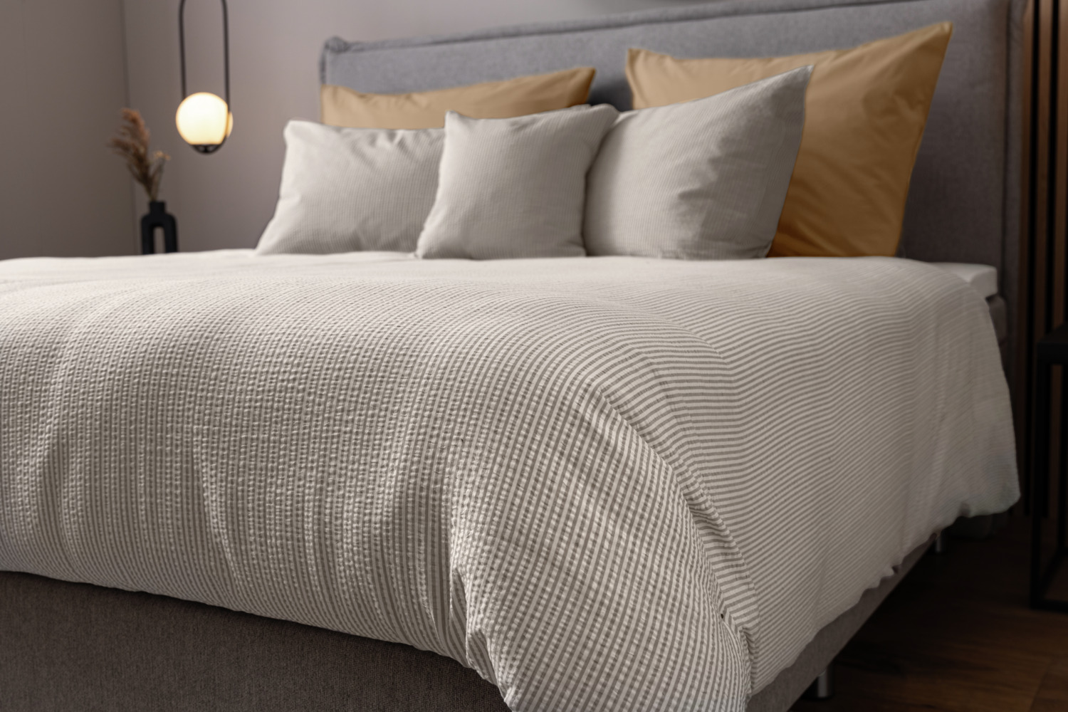 Material pentru lenjerie de pat ERWIN M. LUSINI Den Haag, 100% Bumbac Seersucker, Latime 160 cm, Bej Nisip cu Raiasuri, Ușor de Îngrijit, OEKO-TEX Standard 100