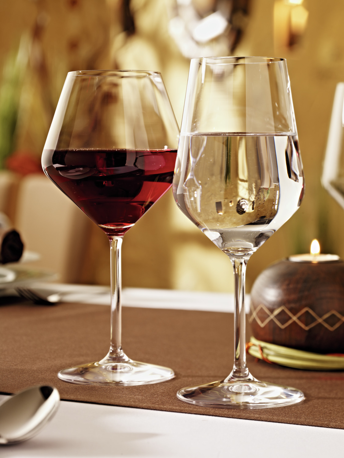 Set de 6 piese Pahare de vin Rose VEGA Vinzenza din cristal, 490 ml, transparente, rezistente la masina de spalat vase