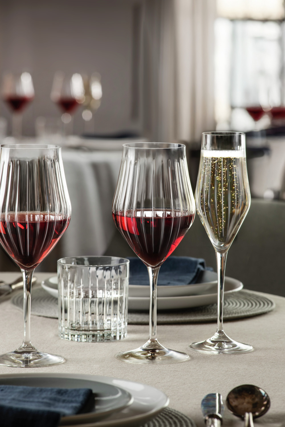 Set de 6 pahare de vin alb bulbous RCR Timeless, sticla de cristal cu design fluturat vertical, 450 ml, transparent, inaltime 23 cm