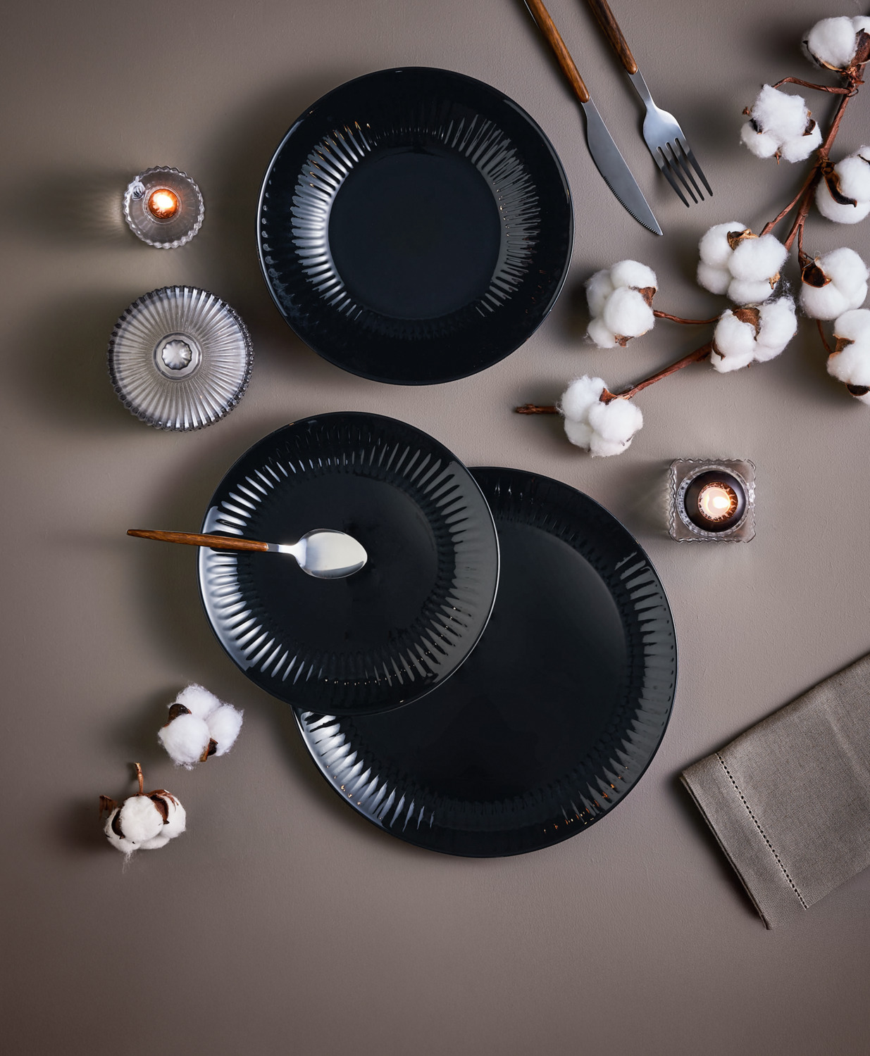 Luminarc Cottage Tempered Glass Flat Plates, Black Round Ribbed Edge, Stackable, Dishwasher and Microwave Safe