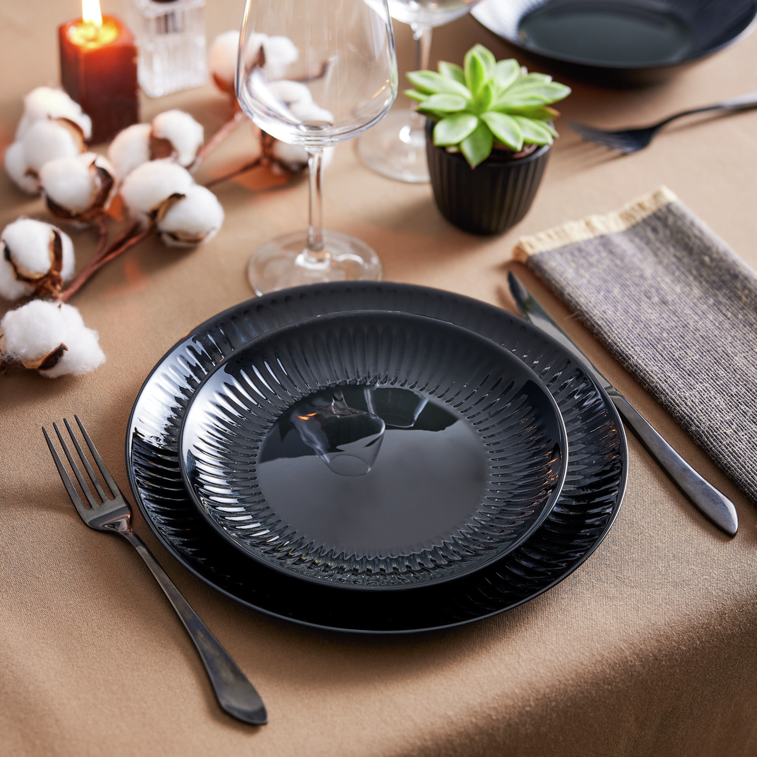 Luminarc Cottage Tempered Glass Flat Plates, Black Round Ribbed Edge, Stackable, Dishwasher and Microwave Safe