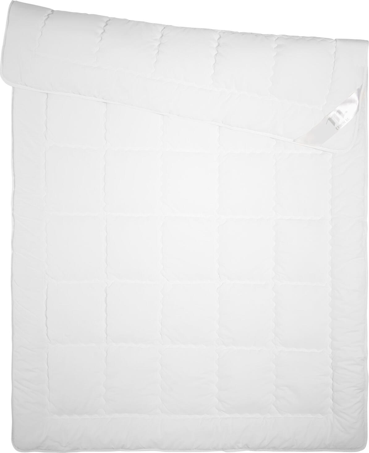 ERWIN M. LUSINI Solutions GmbH Duvet Profiwash fiber Bettdecke Profiwash Faser Duvet Profiwash fiber; 240x220 cm (WxL); white Bettdecke Profiwash Faser; 240x220 cm (BxL); weiß Filling: 100% polyester (super siliconized hollow fiber). Cover: 65% polyester, 35% cotton. Duvet with high functionality and multiple uses. Supersiliconized polyester hollow fiber. Skin-friendly cotton blend fabric. Quality standards for laundries. Thanks to quilting no slipping of fiber filling. For hospitals and all facilities where hygienic cleaning is important. Passed cigarette annealing test according to EN ISO 12952-1. Füllung: 100 % Polyester (supersilikonisierte Hohlfaser). Bezug: 65 % Polyester, 35 % Baumwolle. Bettdecke mit hoher Funktionalität und vielfältigen Verwendungsmöglichkeiten. Supersilikonisierter Polyester-Hohlfaser. Hautsympathischen Baumwoll-Mischgebe. Qualitätsstandards für Wäschereien. Dank Steppung kein Verrutschen der Faserfüllung. Für Krankenhäuser und alle Einrichtungen, in denen hygienisch einwandfreie Reinigung wichtig ist. Zigarettenglühtest nach EN ISO 12952-1 bestanden. Die mit Silikon ummantelte Faser schützt die Decke vor Verklumpungen. Bei der Verwendung von Chlor löst sich das Silikon auf und die Fasern in der Decke verklumpen.