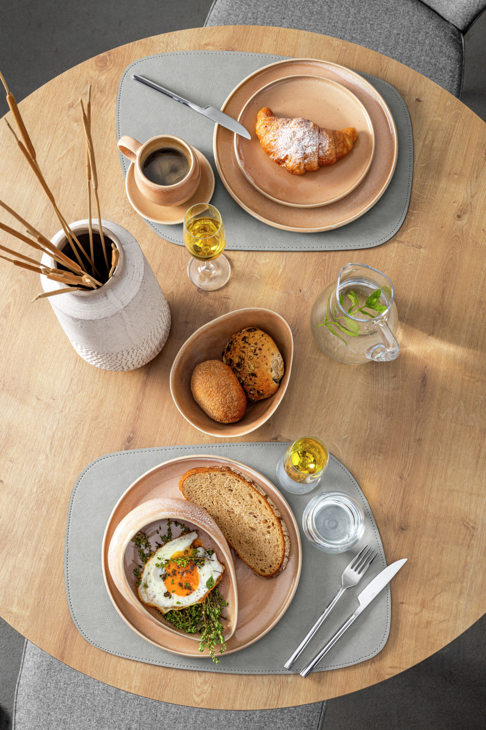 Set de 2 piese placemat ERWIN M. LUSINI Abbotsford Organic, imitație piele gri, 31 x 41 cm, reversibil și lavabil
