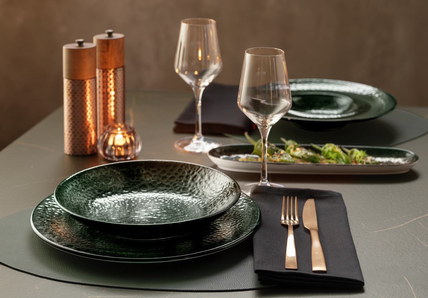 VEGA Falun Table Knife Set of 12, 13/0 Stainless Steel PVD-Coated Dinner Knives, Matt Copper, 23 cm Length, 3 mm Thickness