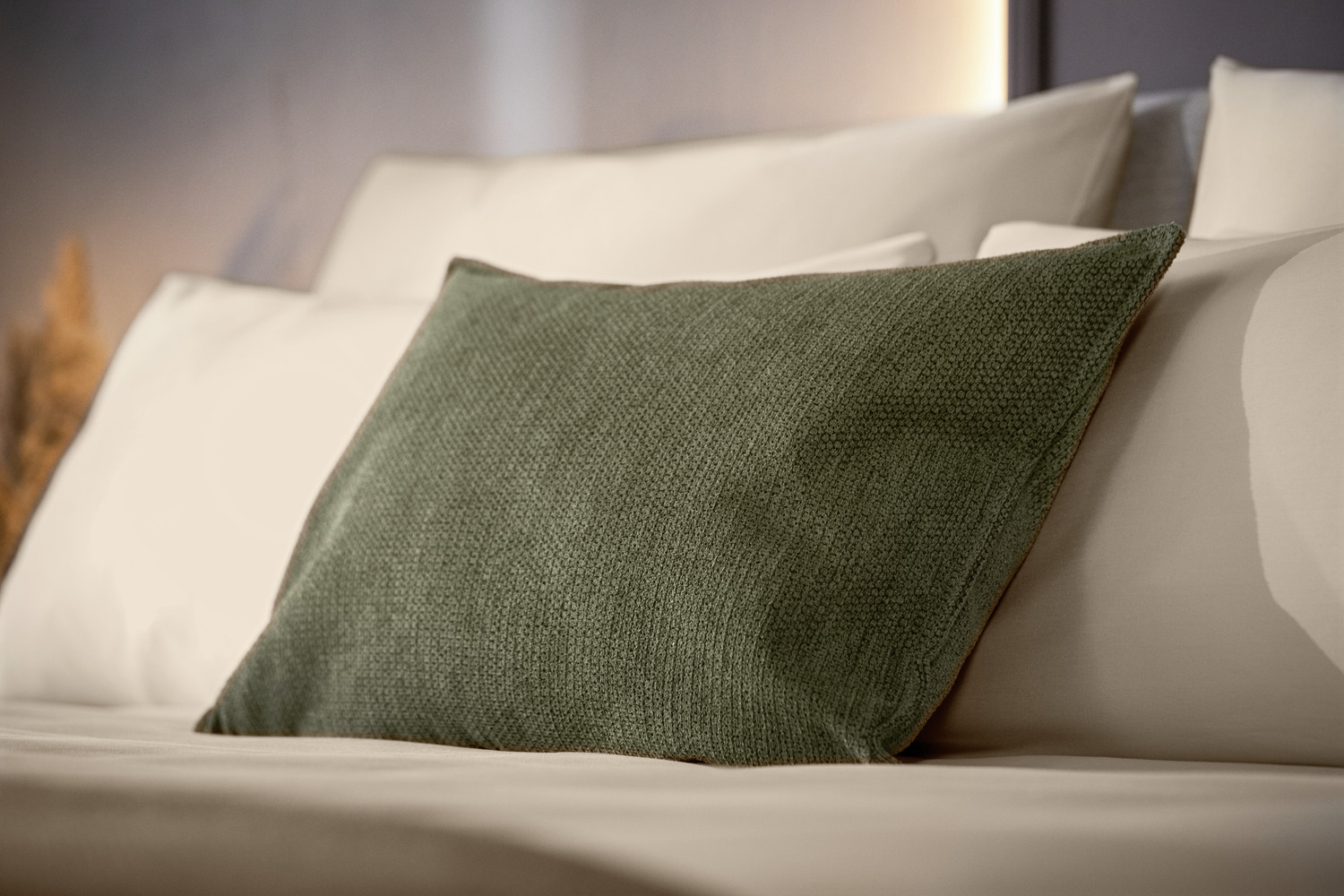Husa pentru perna ERWIN M. Maella, 50 x 50 cm, Maslina, Rezistenta la apa, Fara calcate, Fermoar, OEKO-TEX Standard 100, Calitate Hotel si Spa