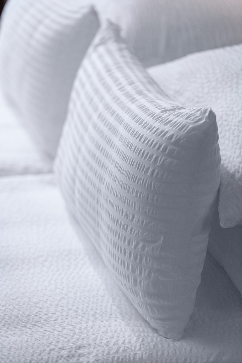 ERWIN M. LUSINI Mallorca Pillowcase, 100% Cotton Seersucker, 65 x 100 cm, White, Hotel Closure, Non-Iron Easy-Care, OEKO-TEX Standard 100