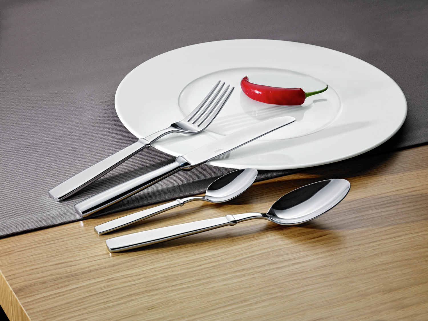 VEGA Noon Flat Plates, High-Quality White Porcelain, 27 cm Diameter, Round Professional Catering Dinnerware, Set of 6
