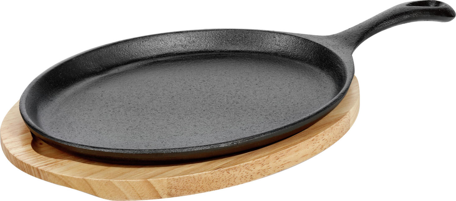 PULSIVA LUSINI Solutions GmbH Serving pan Smart Servierpfanne Smart Serving pan Smart; 24.5x18 cm (LxW); black; oval Servierpfanne Smart; 24.5x18 cm (LxB); schwarz; oval Heavy pan made of high-quality cast iron. Ideal for serving at the table. High strength (material thickness 0.8 - 1 mm), long service life. With fixed or removable cast iron handle. Supplied with matching wooden trivet. Not suitable for dishwasher. **Please note! Do not soak in water. Always wash your pan by hand with hot water and a hard nylon brush. Do not use soap or aggressive cleaning agents. Dry the pan thoroughly (do not leave to air dry) and apply a small amount of vegetable oil to the inside and outside surfaces while the pan is still warm. Store the pan in a dry place. Schwere Pfanne aus hochwertigem Guss. Optimal für das Servieren am Tisch geeignet. Hohe Festigkeit (Materialstärke 0,8 - 1 mm), lange Lebensdauer. Mit festem oder abnehmbarem Griff aus Guss. Lieferung inkl. passendem Holzuntersetzer. Nicht spülmaschinengeeignet. **Bitte Beachten!** Nicht in Wasser einweichen. Waschen Sie Ihre Pfanne immer von Hand mit heißem Wasser und einer harten Nylonbürste. Verwenden Sie keine Seife oder aggressive Reinigungsmittel. Trocknen Sie die Pfanne gründlich ab (nicht an der Luft trocknen lassen) und tragen Sie eine kleine Menge Pflanzenöl auf die Innen- und Außenflächen auf, solange die Pfanne noch warm ist. Bewahren Sie die Pfanne an einem trockenen Ort auf.