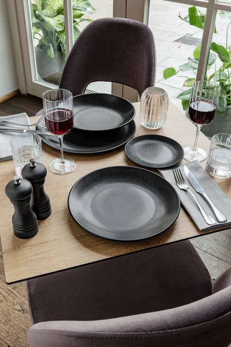 Set de 6 piese Farfurii Plate VEGA Masca, 18 cm Rotunde din Porțelan, Glazură Negru Mat, Veselă Robustă pentru Catering Profesional, Safe Microwave