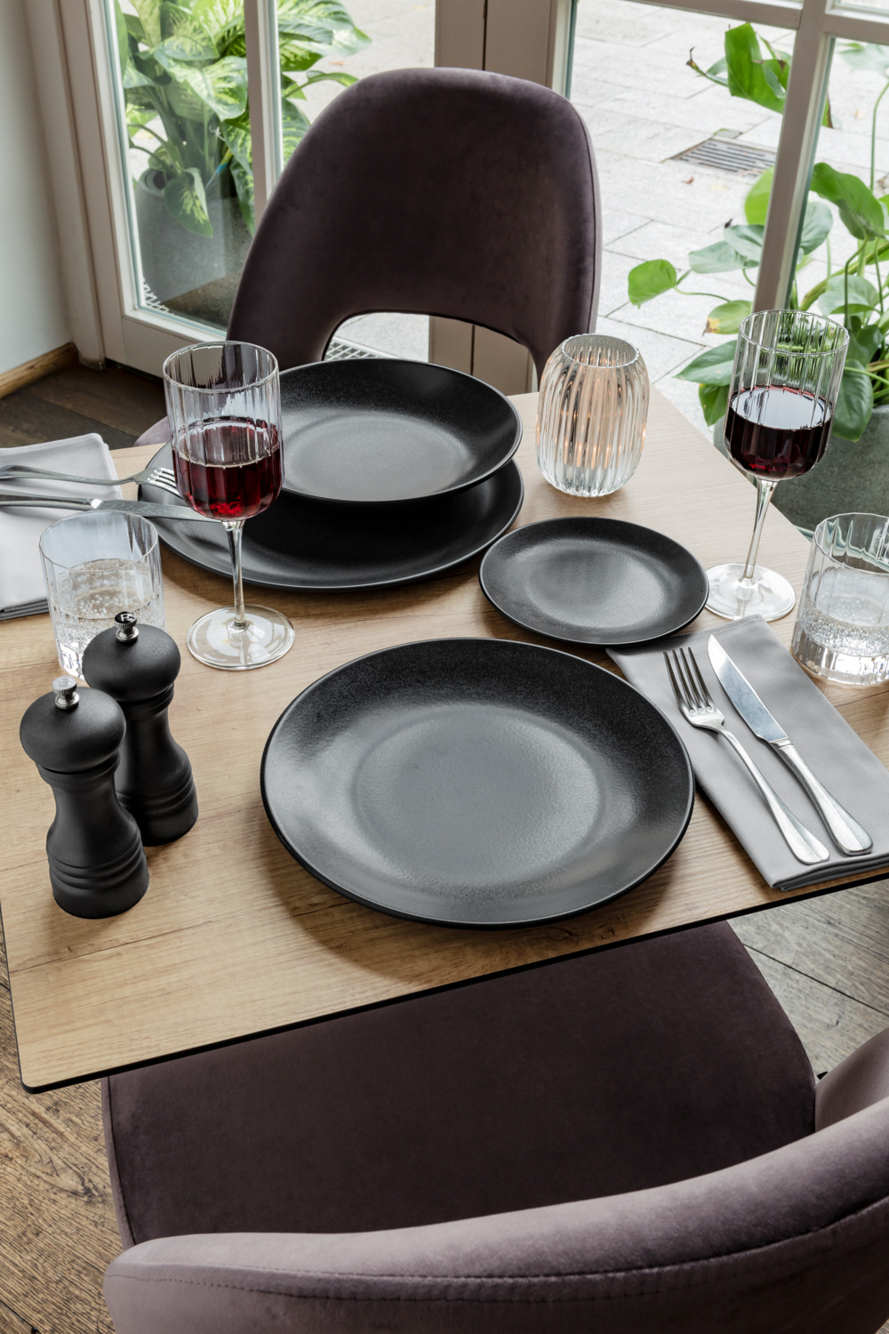 VEGA Masca Flat Plates, Set of 6, 28 cm, Matt Black Porcelain, Professional Robust Catering Dinnerware, Dishwasher and Microwave Safe