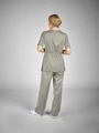 JOBELINE LUSINI Solutions GmbH Women's pull-on tunic Ally Damen Schlupfkasack Ally Women's pull-on tunic Ally; Size XL; stone-grey Damen Schlupfkasack Ally; Kleidergröße XL; steingrau 65% polyester, 35% cotton. 200 g/m². 60°C wash. Sporty women's slip-on tunic made from an extra-light and breathable fabric. With a V-neck and two large patch pockets, including two pen pockets above the hem. The side parts and the lower part of the sleeves are made from a breathable and elastic piqué material, which not only ensures an extremely comfortable fit, but also a particularly high level of breathability. With a slightly rounded hem and side slits. Whether straight or tailored cut, uncomplicated and quickly adjustable thanks to the waistband with drawstring at the back. With an extra long back. Back length: 72 cm for size 36. 65 % Polyester, 35 % Baumwolle. 150 g/m². 60°-Wäsche. Sportiver Damenschlupfkasack aus einem extraleichten und atmungsaktiven Gewebe. Mit V-Ausschnitt, sowie zwei großen aufgesetzten Taschen, inklusive zweier Stifttaschen über dem Saum. Die Seitenteile, als auch der untere Teil der Ärmel bestehen aus einem atmungsaktiven und elastischen Piqué Material, was nicht nur für eine äußerst bequeme Passform, sondern auch eine besonders hohe Atmungsaktivität sorgt. Mit leicht gerundetem Saum und seitlichen Schlitzen. Egal ob gerader oder taillierter Schnitt, unkompliziert und schnell einstellbar durch das Taillenband mit Tunnelzug im Rücken. Mit extra langer Rückenlänge. Rückenlänge: 72 cm in Gr. S