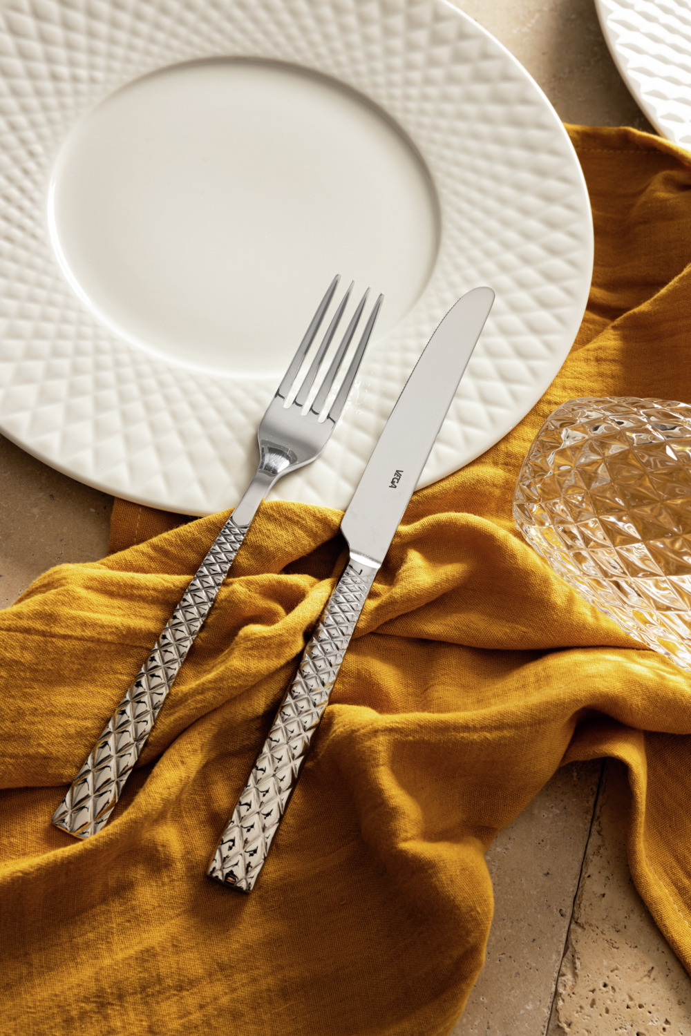 Set de 4 piese farfurii plate din porțelan VEGA Bilbero, albe, rotunde, diametru 31 cm, cu relief romboid pe margine