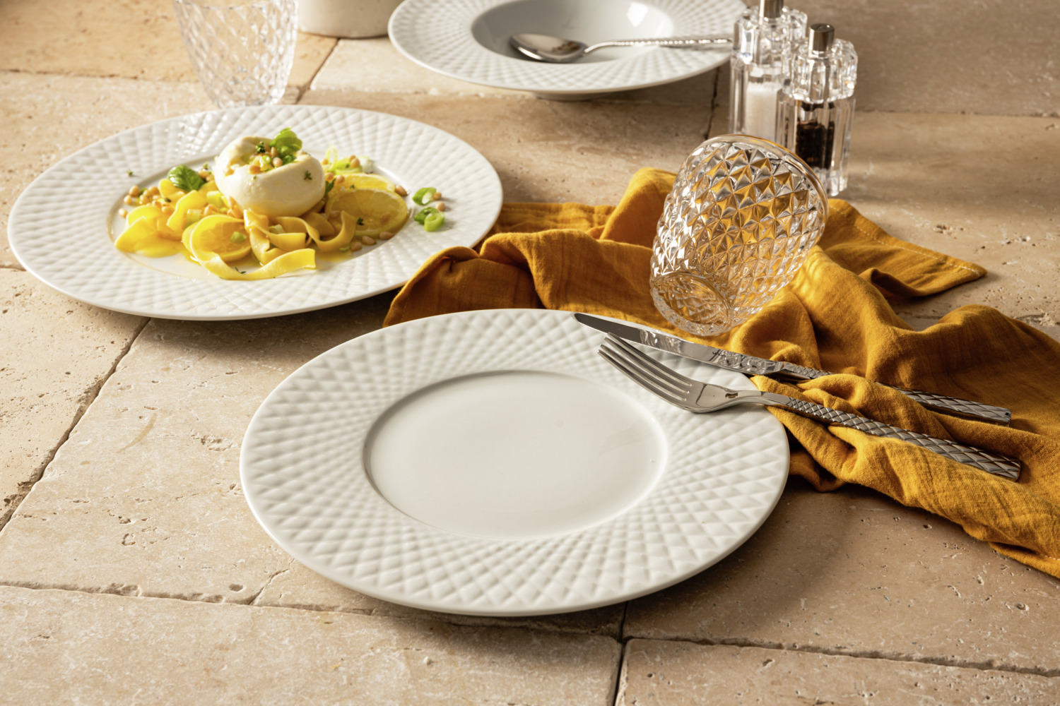 Set de 4 piese farfurii plate din porțelan VEGA Bilbero, albe, rotunde, diametru 31 cm, cu relief romboid pe margine