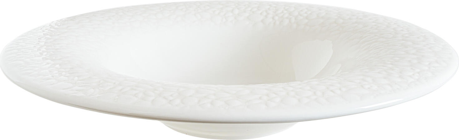 Bonna Table Roc Deutschland GmbH Deep plate Marlena Teller tief Marlena Deep plate Marlena; 400 ml, 28x5.2 cm (ØxH); white; round; 6 piece / pack Teller tief Marlena; 400 ml, 28x5.2 cm (ØxH); weiß; rund; 6 Stück / Pack Bonna’s “Marlena” porcelain range – functionality meets refined texture Bonna’s “Marlena” tableware range combines high-quality materials with a discreetly elegant design. The elegant white hard porcelain is enhanced by a delicate, textured relief pattern around the rim – a stylish eye-catcher that blends perfectly into both modern and classic table settings. Ideal for the hospitality, hotel and catering sectors. Whether for à la carte service, breakfast buffets or banquets – thanks to its versatility and durability, ‘Marlena’ offers a well-thought-out solution for professional use: Flat plates – for starters, main courses or dessert Deep plates – ideal for soups, pasta or bowls Serving platters & bowls – for buffets or shared dishes Further benefits for everyday use in the catering industry Finely textured finish: a high-quality look with a pleasant feel Robust hard porcelain: particularly impact- and edge-resistant Dishwasher and microwave safe: hygienic and ready for immediate use Heat-resistant & stackable: optimum functionality in day-to-day use The ‘Marlena’ range from Bonna meets the highest standards of design, durability and practicality – whilst looking its best on any laid table. Bonna Porzellanserie „Marlena“ – Funktion trifft feine Struktur Die Geschirrserie „Marlena“ von Bonna kombiniert hochwertige Materialien mit einem zurückhaltend eleganten Design. Das edel weiße Hartporzellan wird durch ein feines, strukturiertes Reliefmuster am Rand veredelt – ein stilvoller Hingucker, der sich perfekt in moderne wie klassische Tischkonzepte einfügt. Ideal für Gastronomie, Hotellerie & Catering. Ob im À-la-carte-Service, beim Frühstücksbuffet oder im Bankettbereich – „Marlena“ bietet durch ihre Vielfalt und Strapazierfähigkeit eine durchdachte Lösung für professionelle Anwendungen: Flache Teller – für Vorspeisen, Hauptgerichte oder Dessert Tiefe Teller – ideal für Suppen, Pasta oder Bowls Servierplatten & Schalen – für Buffets oder geteilte Speisen weitere Vorteile im Gastro-Alltag Fein strukturiertes Dekor: hochwertiger Look mit angenehmer Haptik Robustes Hartporzellan: besonders stoß- und kantenfest Spülmaschinen- & mikrowellengeeignet: hygienisch, schnell einsetzbar Temperaturbeständig & stapelbar: optimale Funktionalität im täglichen Betrieb Die Serie „Marlena“ der Marke Bonna erfüllt höchste Ansprüche an Design, Haltbarkeit und Praxistauglichkeit – und macht dabei auf jedem gedeckten Tisch eine gute Figur.
