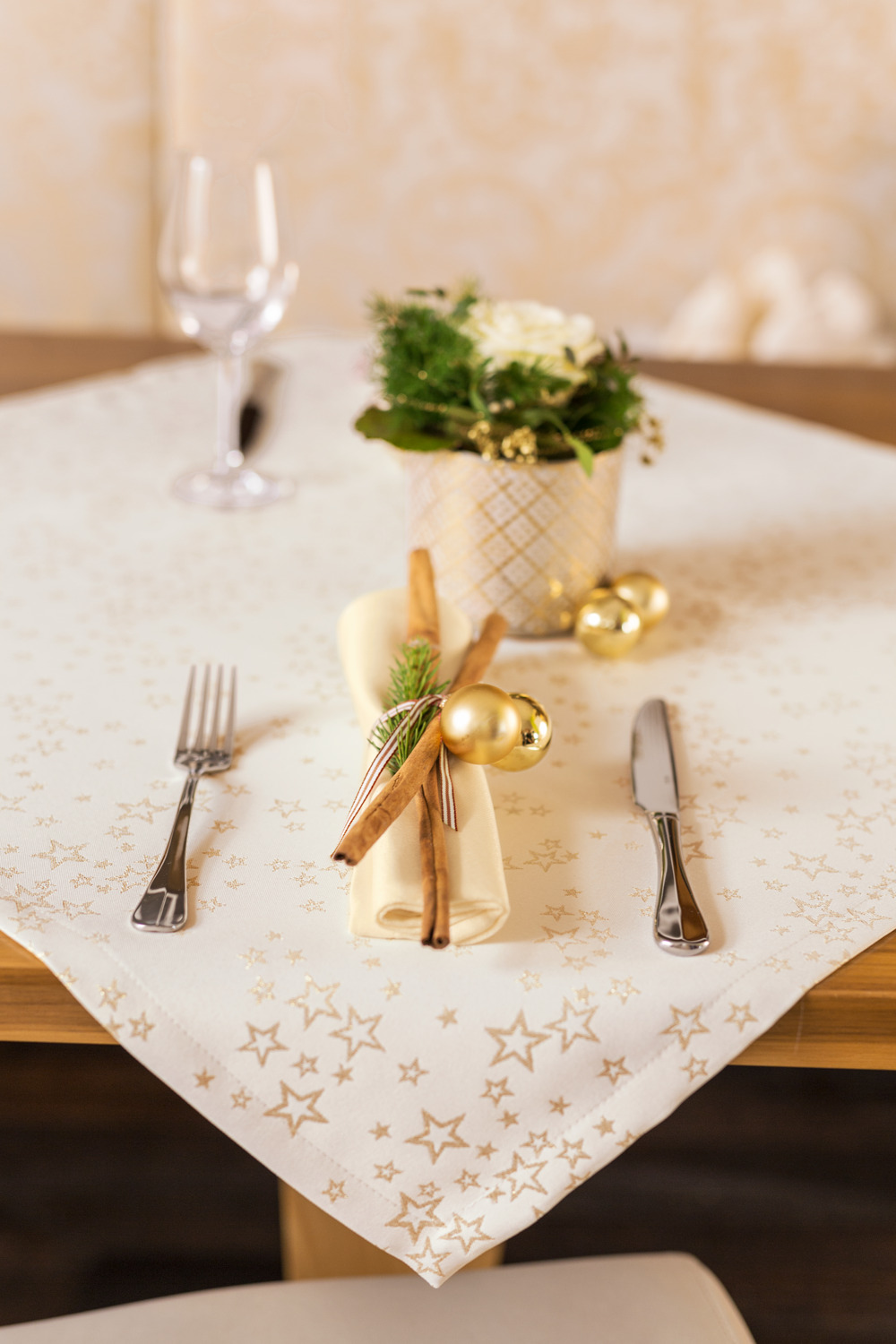 ERWIN M. LUSINI Salamanca Tablecloth, 100% Polyester Satin Fabric with Golden Stars, Stain Resistant and Easy Iron, Width 185 cm, Gold