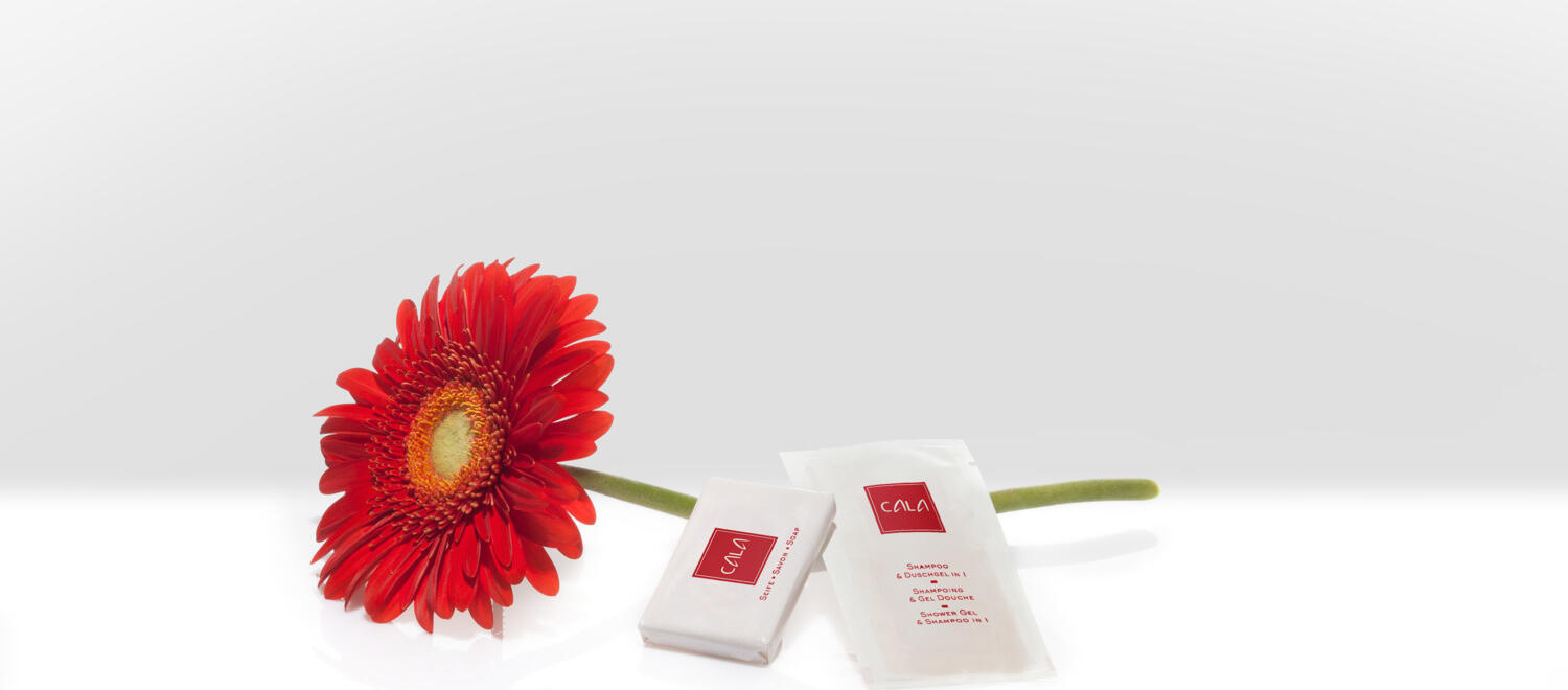 V-Touch LUSINI Solutions GmbH Sample set hotel cosmetics Cala 2-piece Mustergarnitur Hotelkosmetik Cala 2-teilig Sample set hotel cosmetics Cala 2-piece; white Mustergarnitur Hotelkosmetik Cala 2-teilig; weiß Use our sample service and order the sample set for the care series Cala. Fragrance-neutral and practical to use. Dermatologically tested. The 2-piece sample set contains one sample each of shower gel/shampoo and soap. Possible order quantity 1x sample set of the care series Cala. Sample articles are priced with a nominal fee, if you do not like them, we will of course refund the nominal fee. Please contact our customer service for this. Nutzen Sie unseren Musterservice und bestellen Sie die Mustergarnitur zur Pflege-Serie Cala! Duftneutral und praktisch in der Anwendung. Dermatologisch getestet. Die 2-teilige Mustergarnitur enthält je eine Probe von Duschgel/ Shampoo und Seife. Mögliche Bestellmenge 1x Mustergarnitur der Pflege-Serie Cala. Musterartikel sind mit einer Schutzgebühr bepreist, bei Nicht-Gefallen erstatten wir Ihnen die Schutzgebühr natürlich zurück. Bitte nehmen Sie hierzu Kontakt zu unserem Kundenservice auf.