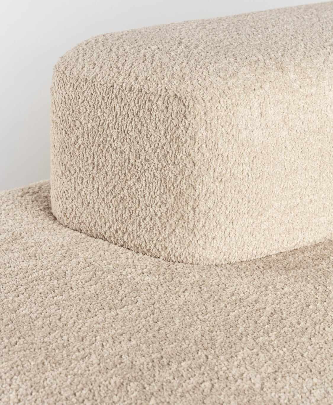 VEGA Norsk Bouclé Sofa, Organic Design, Beige 100% Polyester Bouclé Fabric, Flame-Retardant, 154x106x70 cm, Wood Base