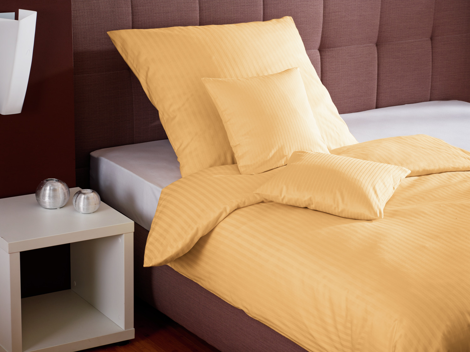 Husa Perna LUSINI Solutions GmbH Venedig 8 mm, 80x80 cm, Damasc din Bumbac Mercerizat 100%, Aurie, Închidere Hotel, OEKO-TEX Standard 100