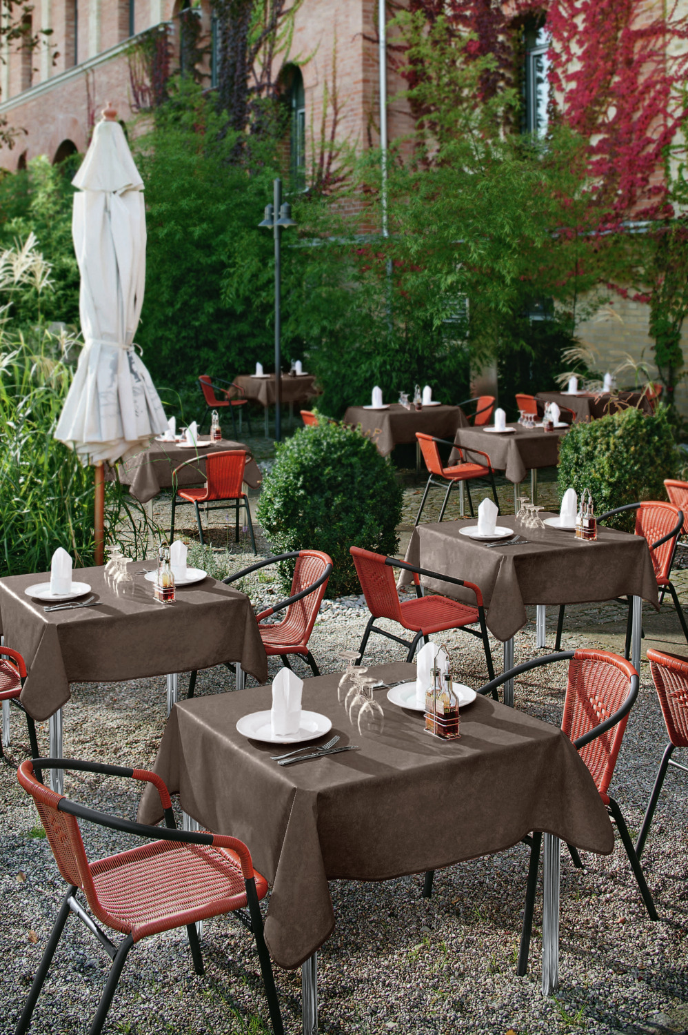 ERWIN M. LUSINI Solutions GmbH Tablecloth Firenze angular Tischdecke Firenze eckig Tablecloth Firenze angular; 100x100 cm (WxL); café; square Tischdecke Firenze eckig; 100x100 cm (BxL); café; quadratisch 50% cotton, 50% polyester. Weight approx. 155 g/m². Wipeable tablecloth with batik design. Dirt-repellent acrylic surface sealing. Suitable for outdoor use. Particularly easy to clean, durable and long-lasting. For the care of the surface sealing, please iron the back of the fabric at low temperature. 50 % Baumwolle, 50 % Polyester. Gewicht ca. 155 g/m². Abwischbare Tischdecke mit Batik-Dessin. Schmutzabweisende Acrylat-Oberflächenversiegelung. Für den Außenbereich geeignet. Besonders pflegeleicht, langlebig und strapazierfähig. Zur Pflege der Oberflächenversiegelung bitte Geweberückseite bei niedriger Temperatur bügeln.