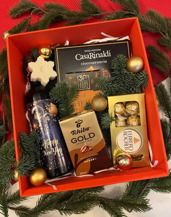Gourmet Gift Set No. 22 with Tchibo Gold Selection Coffee 250g, Ferrero Rocher and Casa Rinaldi Chocolates in Red Gift Box with Christmas Decorations