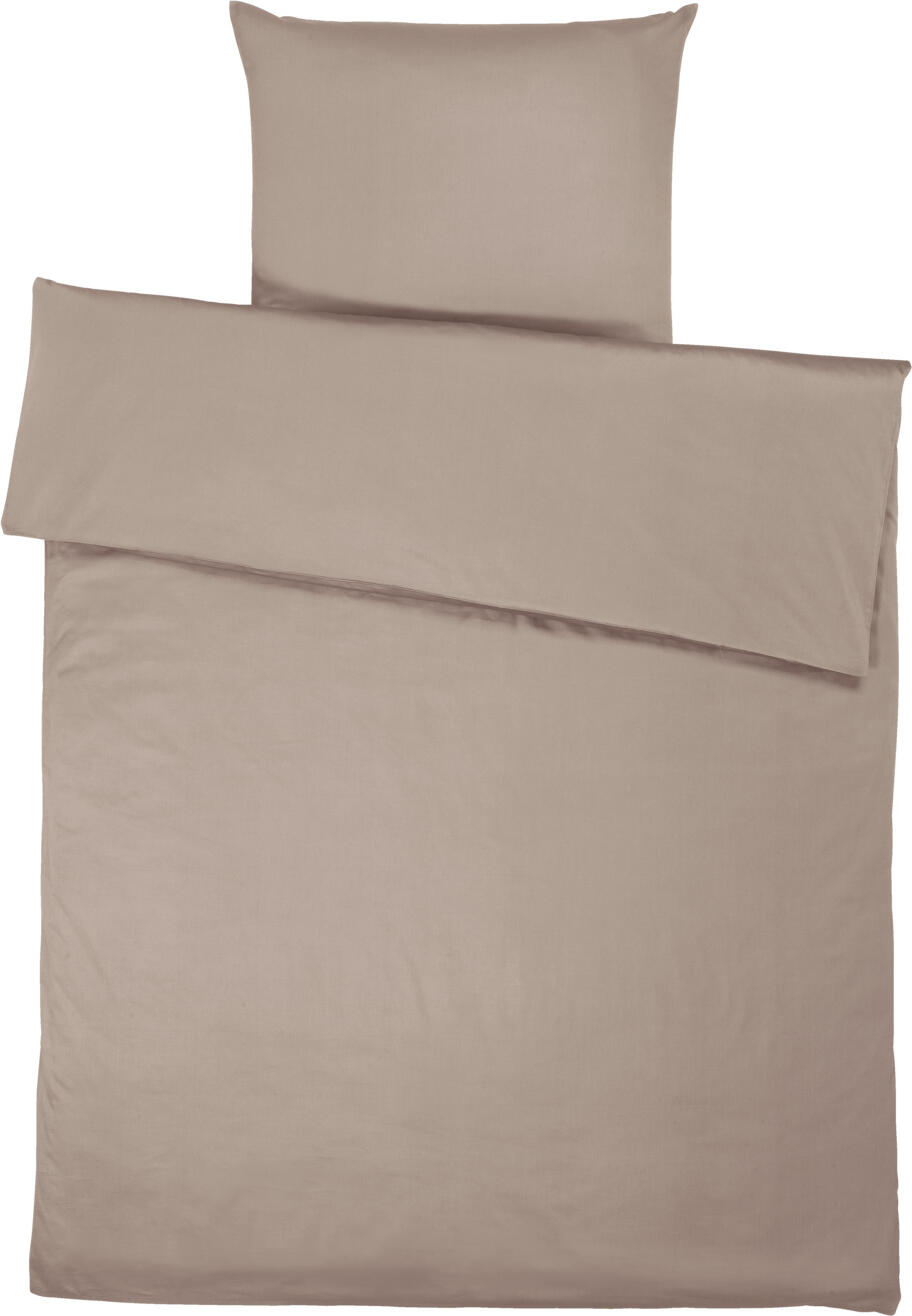 ERWIN M. LUSINI Solutions GmbH Bedding set Tokio hotel closure Bettwäsche-Set Tokio Hotelverschluss Bedding set Tokio hotel closure; 140x200 cm (WxL), 70x90 cm (LxW); taupe Bettwäsche-Set Tokio Hotelverschluss; 140x200 cm (BxL), 70x90 cm (LxB); taupe 100% cotton. Weight approx. 125 g/m². Shimmering bed set made of pure cotton satin quality in the finest smooth weave. With hotel closure for quick covering. The bed linen reaches the specified size after three washes. Thread count (TC) -thread density: 206 threads per inch. Weave type: Satin 100 % Baumwolle. Gewicht ca. 125 g/m². Schimmernde Bettgarnitur aus reiner Baumwollsatin-Qualität in feinster Glattwebung. Mit Hotelverschluss für schnelles Beziehen. Die Bettwäsche erreicht nach dreimaligem Waschen die angegebene Größe. Thread Count (TC) -Fadendichte: 206 Fäden je Inch Webart: Satin