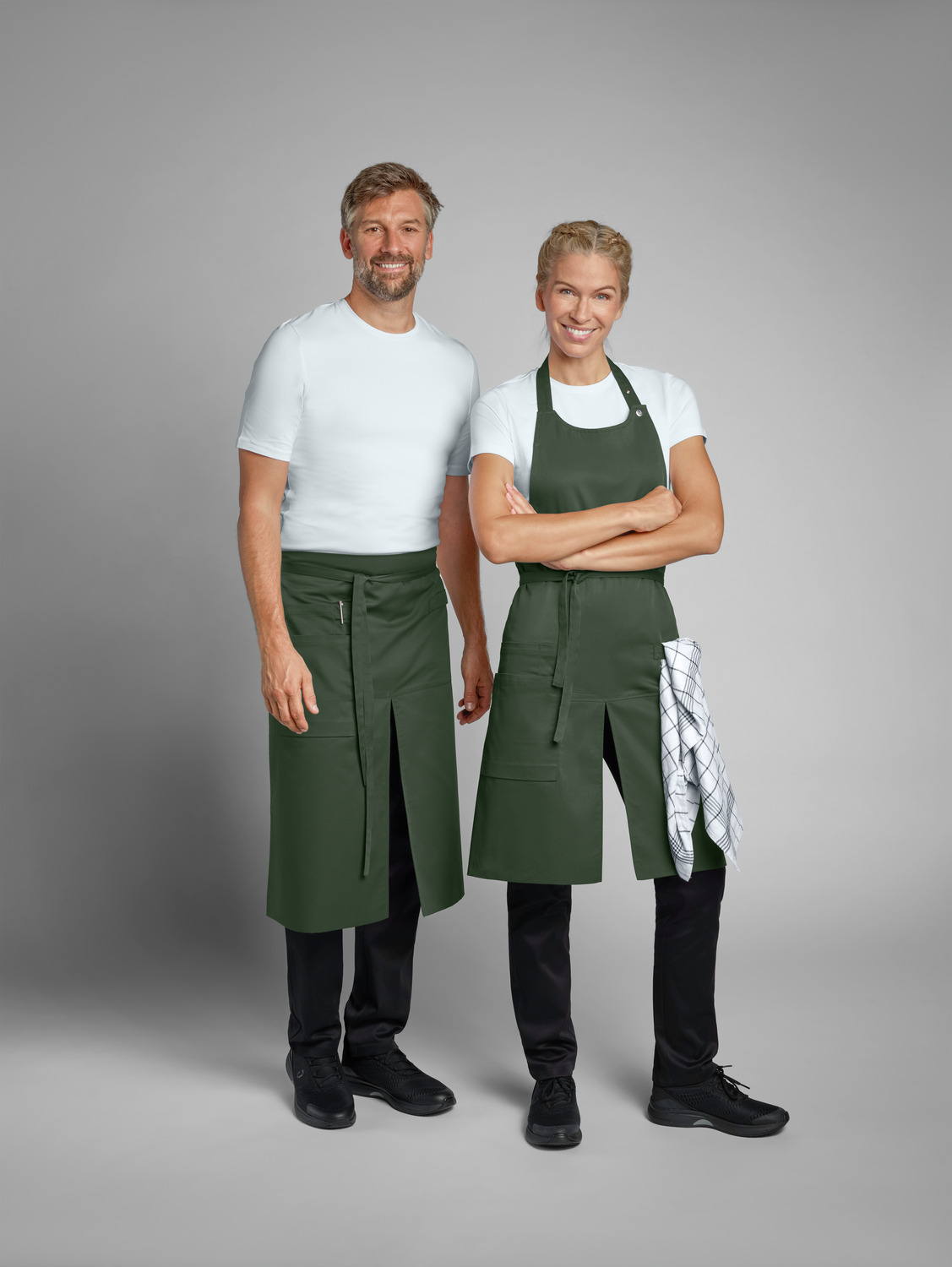 Jobeline Juno Bib Apron, Dark olive, 88x80 cm, 65% Polyester 35% Cotton, Adjustable Neckband, Double Pocket with Pen Slot, Tea Towel Loop, OEKO-TEX Standard 100