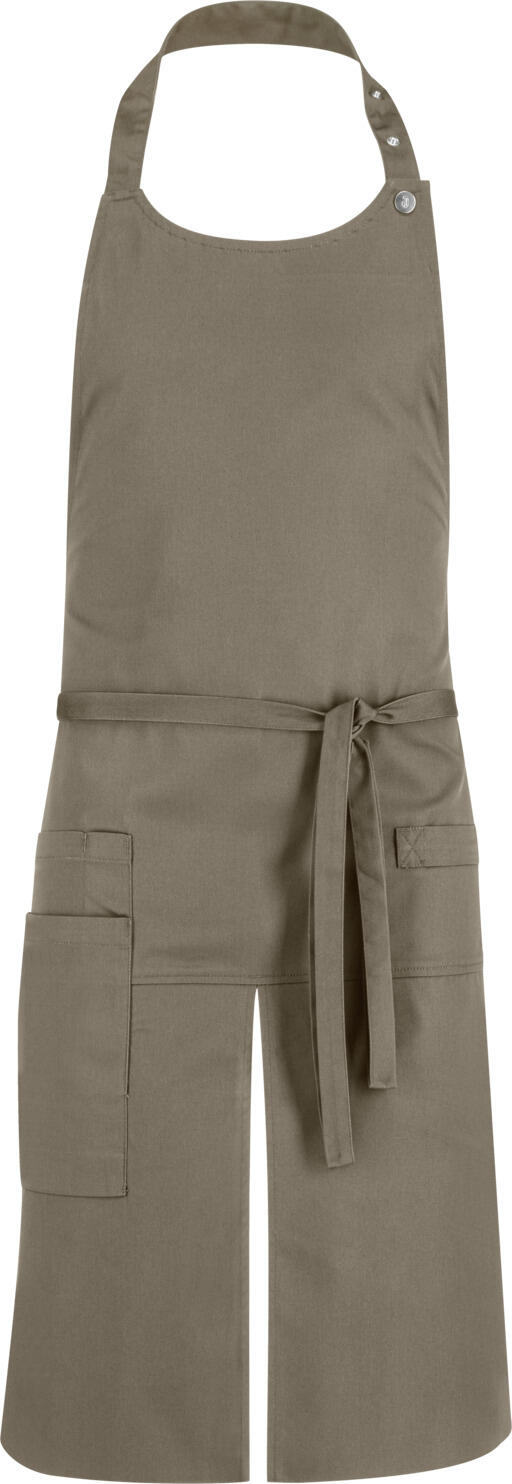 JOBELINE LUSINI Solutions GmbH Bib apron Juno 88x80 cm (LxW) Latzschürze Juno 88x80 cm (LxB) Bib apron Juno 88x80 cm (LxW); 88x80 cm (LxW); taupe Latzschürze Juno 88x80 cm (LxB); 88x80 cm (LxB); taupe 65% polyester, 35% cotton. 200 g/m². 60°C wash. High-quality bib apron with a round neckline and practical walking slit made from a smooth, easy-care blended fabric. With a generous double pocket including pen pocket and attached tea towel loop. The neckband is adjustable in length using snap buttons. With waist ties made from outer fabric. Pocket dimensions: 20 x 20 cm (LxW). 65 % Polyester, 35 % Baumwolle. 200 g/m². 60°-Wäsche. Hochwertige Latzschürze mit rundem Ausschnitt und praktischem Gehschlitz aus einem glatten, pflegeleichten Mischgewebe. Mit einer großzügigen Doppeltasche inklusive Stifttasche und aufgesetzter Geschirrtuchschlaufe. Das Nackenband ist mittels Druckknöpfen längenverstellbar. Mit Taillenbändern aus Oberstoff zum Binden. Taschenmaße: 20 x 20 cm (LxB)