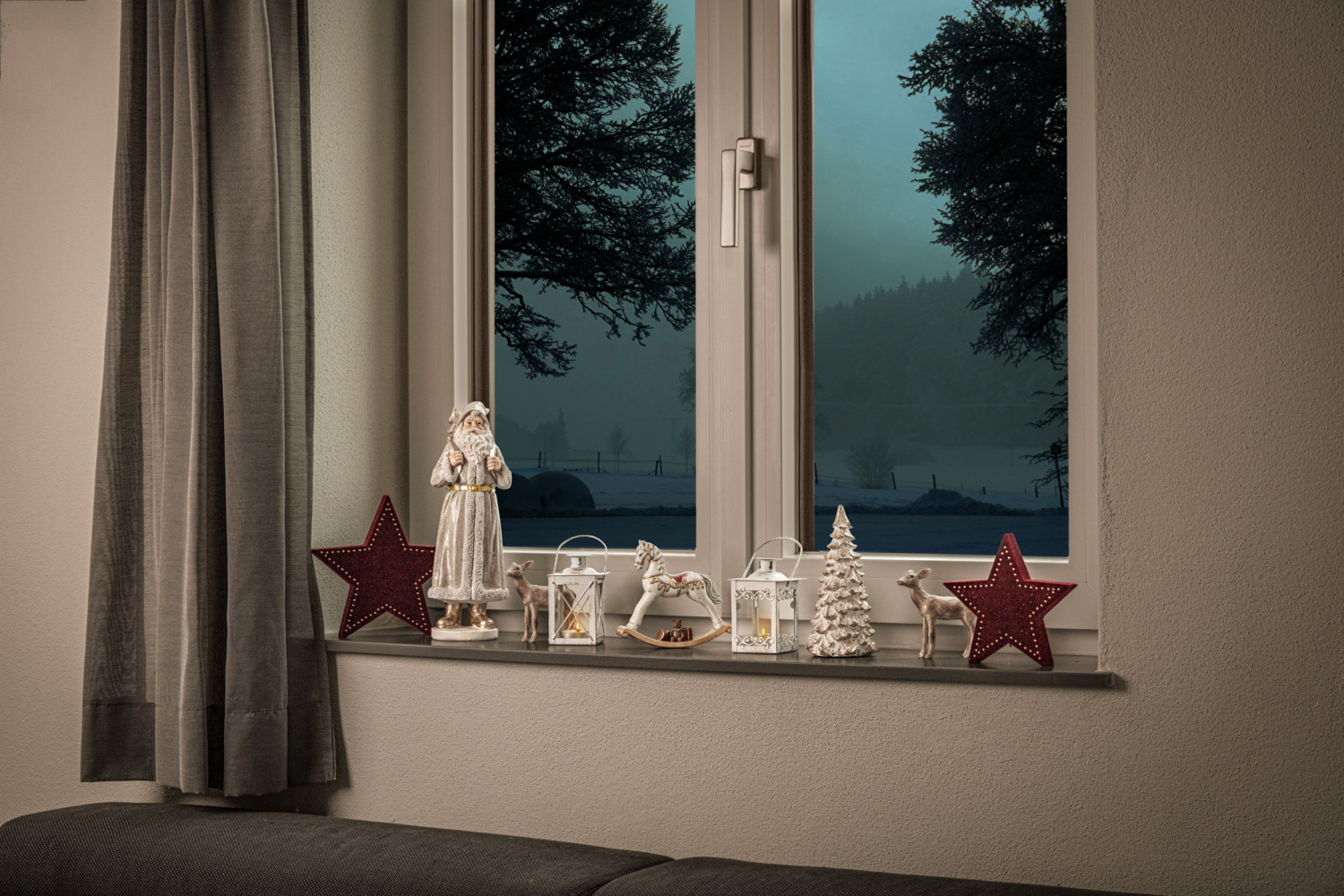 LUSINI Yoshiko Decorative Santa Claus Figure, Nostalgic Christmas Polyresin Statue with Golden Tree, 31x13x11 cm, White Beige Golden