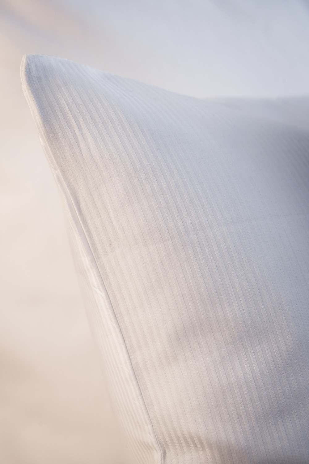 LUSINI Solutions GmbH Emmen Pillow Cover, 60x80 cm, White, 100% Mercerized Combed Cotton Damask, 350 TPI, Hotel Closure, OEKO-TEX Standard 100