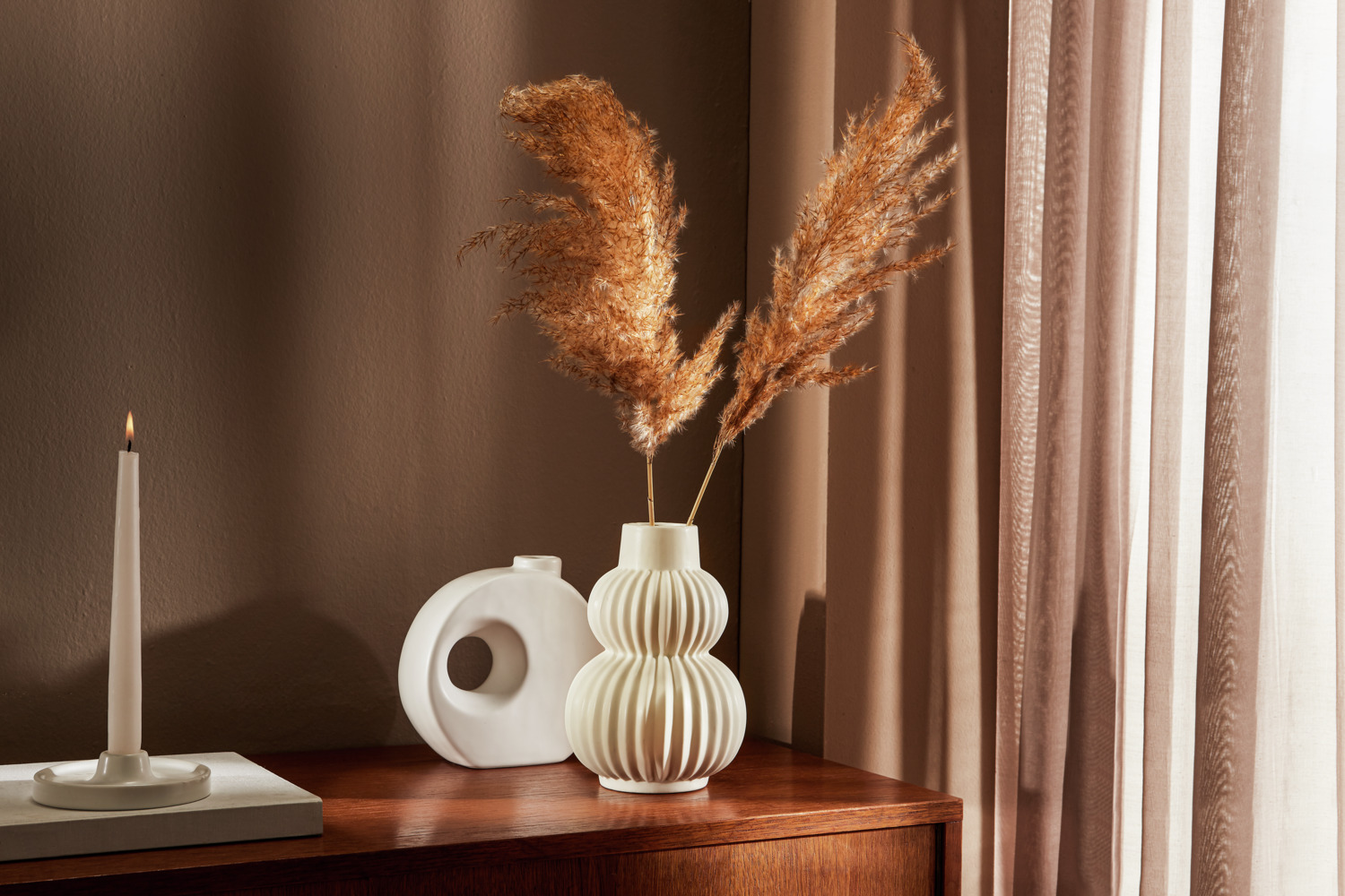 Vega Vase Lilia Modern White Ceramic Round Vase with Grooved Structure, Waterproof, 14.1x20.1 cm