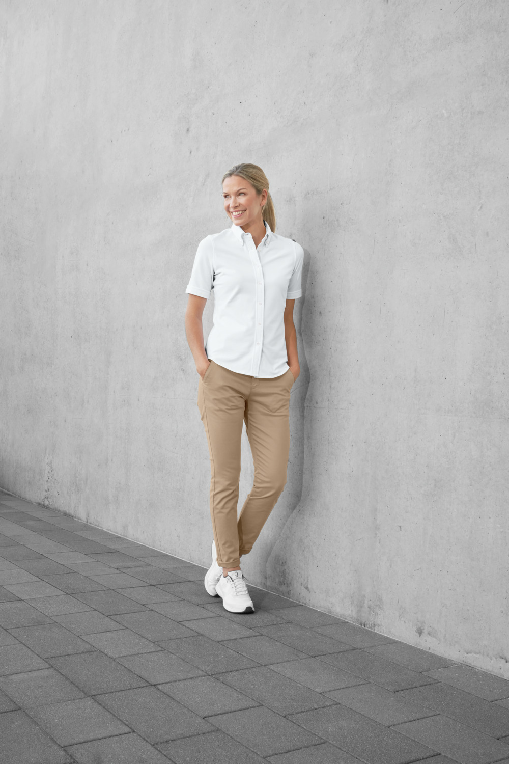 Pantaloni Chino Jobeline pentru femei, croiala Regular Fit, croiala dreapta uscata, 97% bumbac 3% spandex, cu buzunar pentru stilou si elasticitate interna