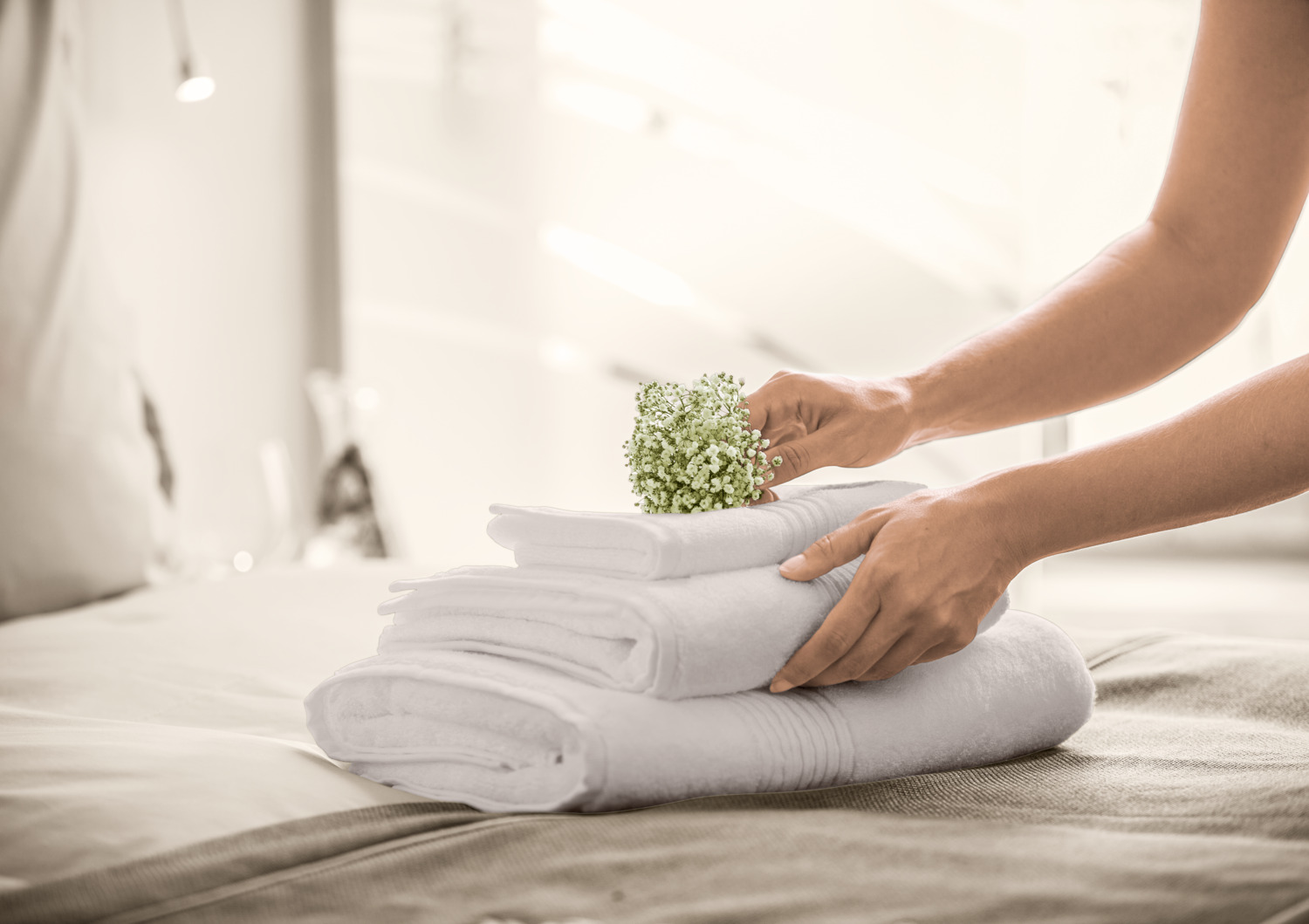 Prosop de dus LUSINI Solutions GmbH Motion, 70x140 cm, Alb, 650 g/m² Terry din Bumbac si Rayon, OEKO-TEX Standard 100, Extra Absorbant