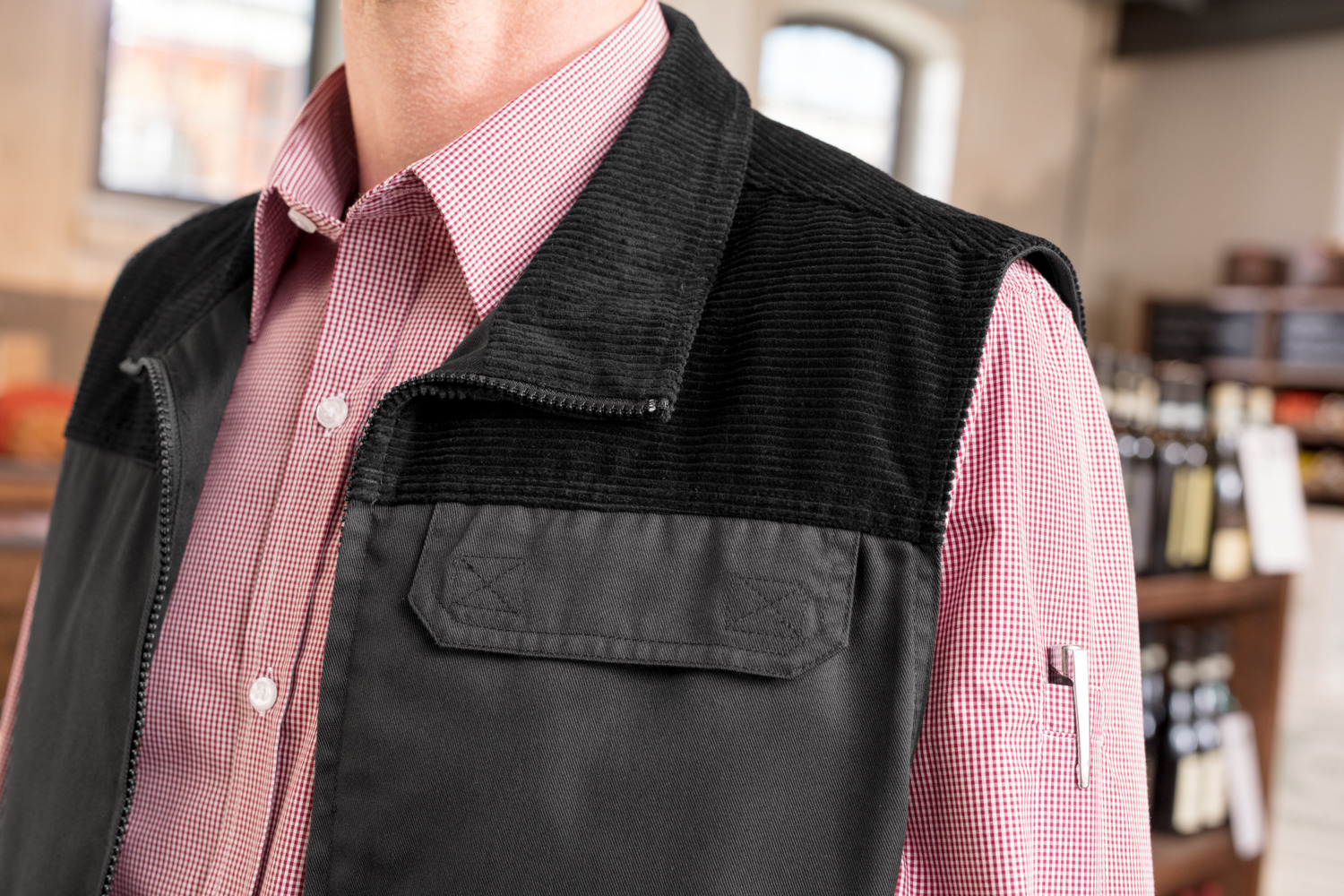 Jobeline Lenn Men's Vest, Black, Size L, 65% Polyester 35% Cotton, Regular Fit, Two-Way Zipper, Chest Pocket with Velcro, Belly Pockets with Snap Buttons
