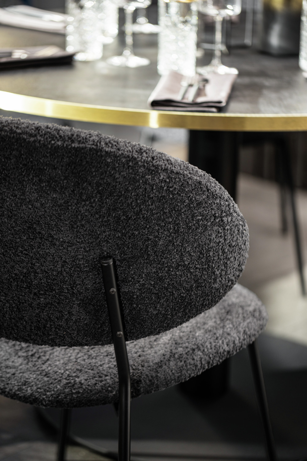 VEGA Lindo Bouclé Chair, Ergonomic Seat Shell, 100% Polyester Bouclé Fabric, Powder-Coated Steel Frame, Flame-Retardant, Black, 55x65x85 cm