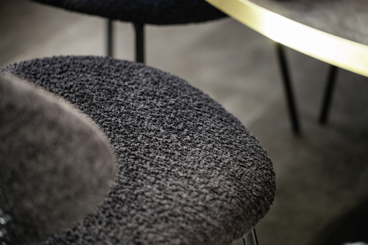 VEGA Lindo Bouclé Chair, Ergonomic Seat Shell, 100% Polyester Bouclé Fabric, Powder-Coated Steel Frame, Flame-Retardant, Black, 55x65x85 cm