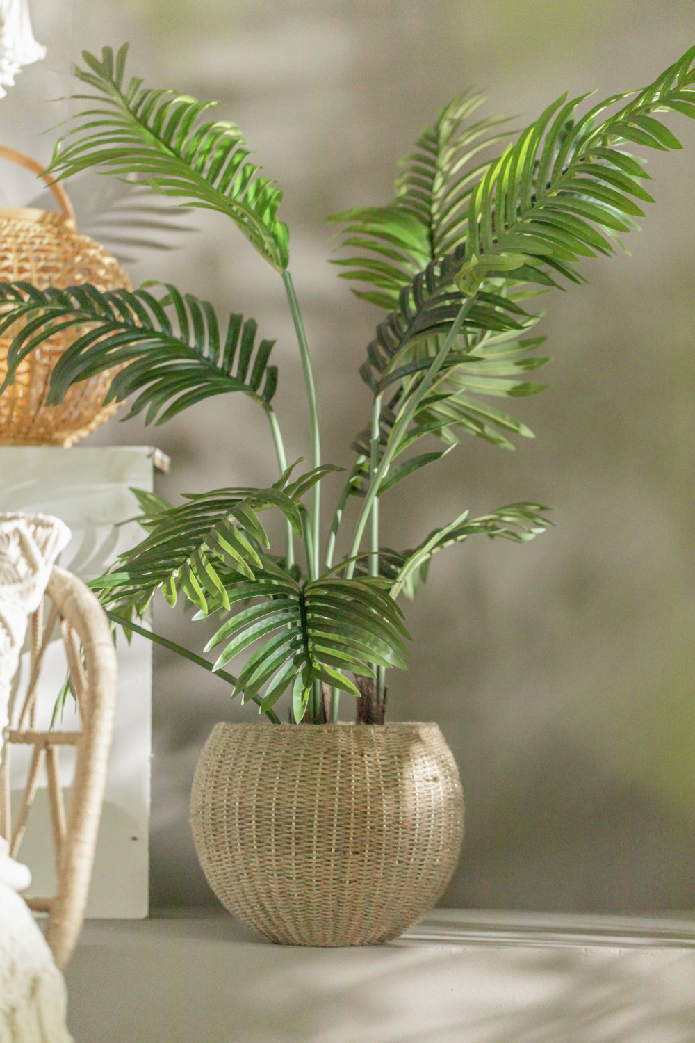 Planta Artificiala de Palmier Vega Amara, Inaltime 150 cm, Plastic si Textil Verde si Maro, Planta Decorativa Modern Clasica pentru Interior cu Ghiveci