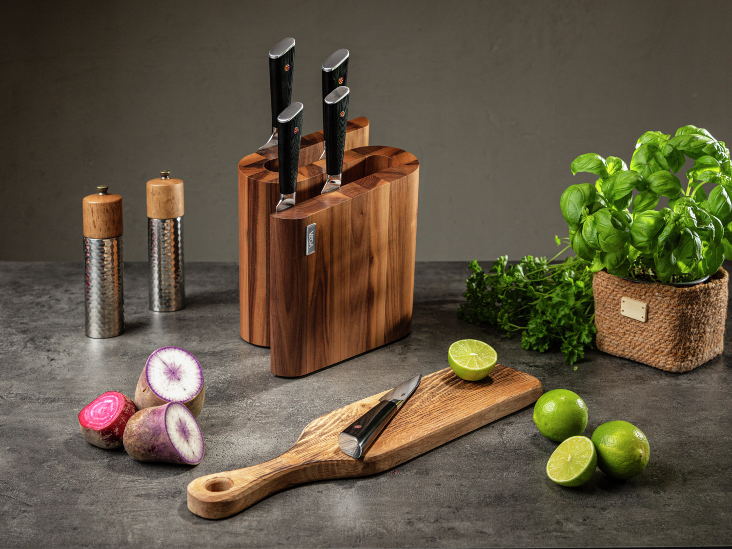 VEGA Burno Serving Board, Solid Oak Wood Food Platter, Burnt Oiled Finish, 40 x 10 x 2 cm, Rectangular with Handle