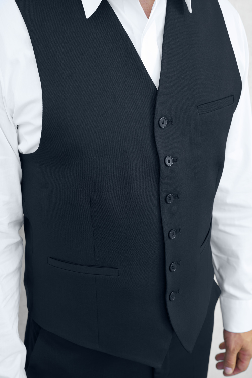Vest Jobeline Tommy pentru barbati, croiala Slim Fit, material din amestec de lana, cu 6 nasturi, 3 buzunare pipate, reglaj posterior, albastru marin