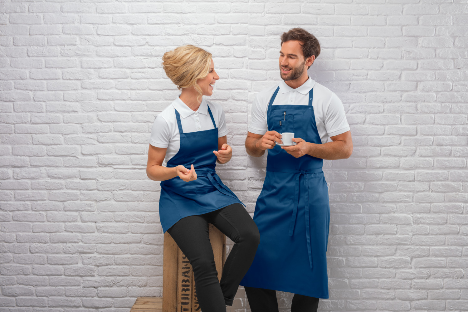 Фартук с нагрудником Pulsiva Lusini Lionel, Темно-синий, 88 x 100 см, 65% полиэстер 35% хлопок, 200 г/м², стирка при 60°C, с нагрудным карманом