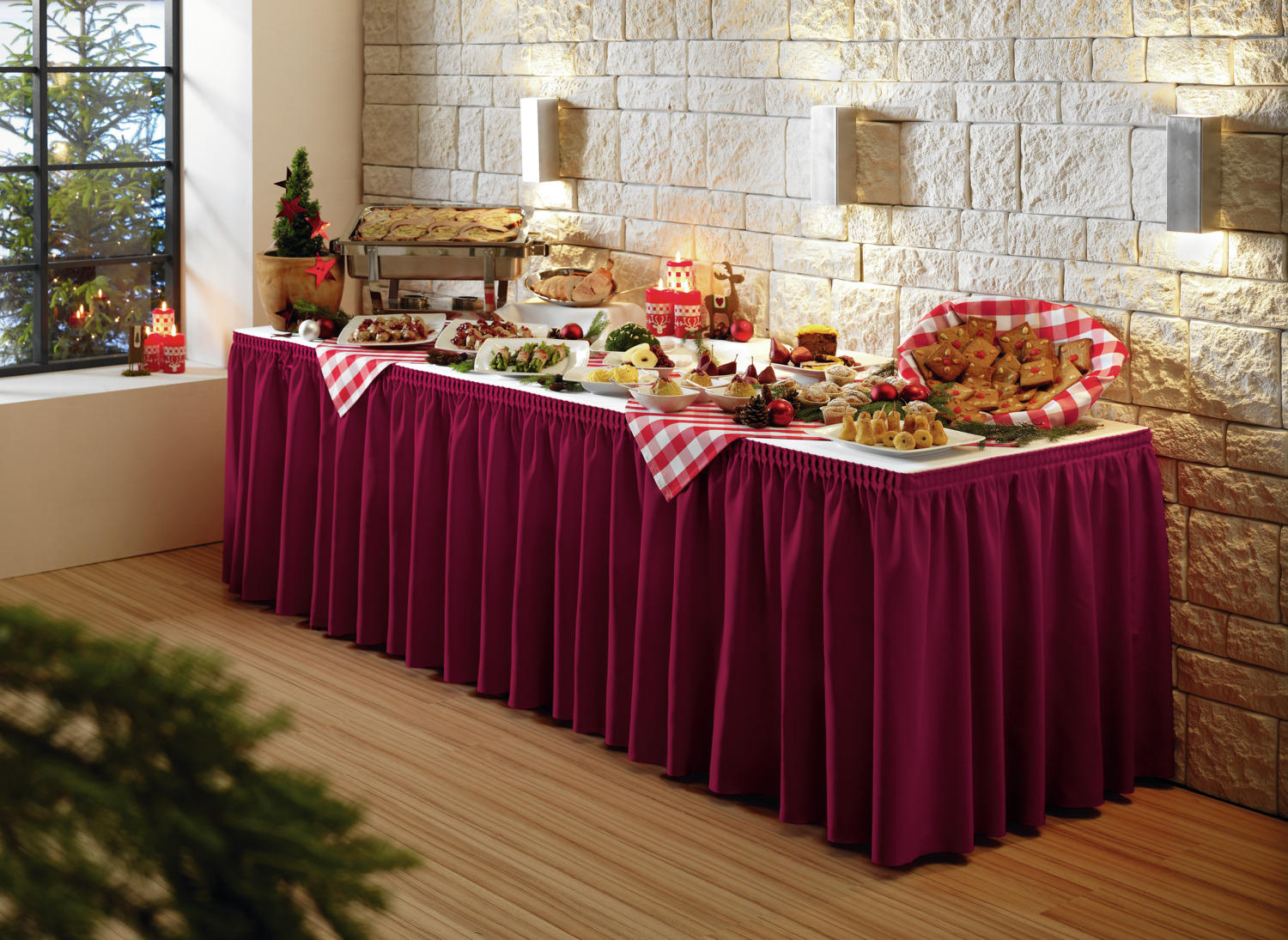 ERWIN M. LUSINI Solutions GmbH Skirting sold by the metre Porto Meterware Skirting Porto Skirting sold by the metre Porto; 155 cm (W); bordeaux Meterware Skirting Porto; 155 cm (B); bordeaux 100 % polyester, weight approx. 200 g/m². Skirting by the metre for your desired size with burnt seam finish. The metre goods are cut to your desired length, the goods are not fully sewn. For individual skirting sizes, please contact our customising team. Supplied on hangers for crease-free storage. Particularly quick-drying and low ironing. Note: Fastening material, clips and skirting clips are available separately. 100 % Polyester, Gewicht ca. 200 g/m². Skirting-Meterware für Ihre Wunschgröße mit gebranntem Nahtabschluss. Die Meterware wird auf Ihre gewünschte Länge zugeschnitten, die Ware ist nicht fertig genäht. Für individuelle Skirting-Wunschgrößen wenden Sie sich bitte an unser Customizing-Team. Lieferung auf Bügel für eine faltenfreie Aufbewahrung. Besonders schnelltrocknend und bügelarm. Hinweis: Befestigungsmaterial, Clips und Skirtingklammern sind separat erhältlich.